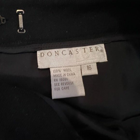 Womens DonCaster stylish top and matching bottom skirt size 16 and is Black ! - Picture 4 of 7